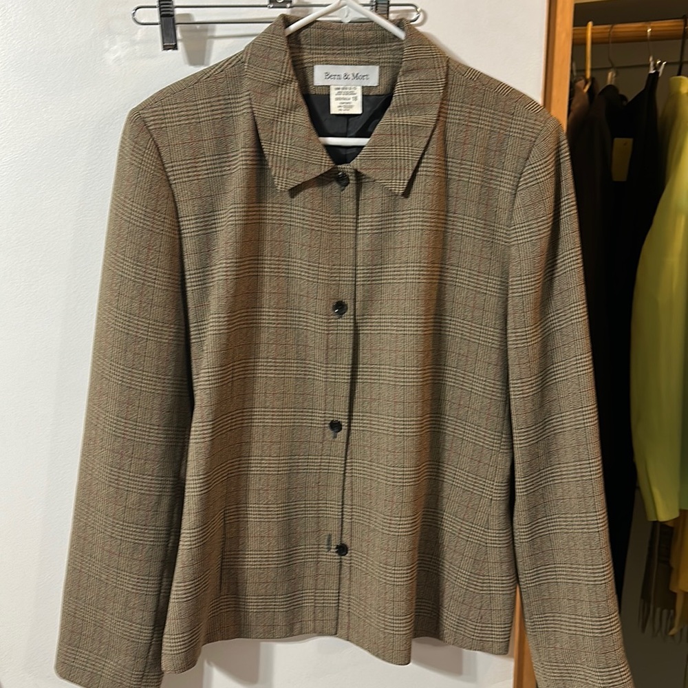 NWOT Plaid Woman's 2-piece Pant Suit